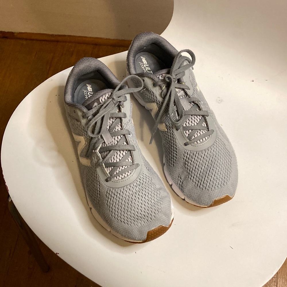 Classic vintage New balance 600 tennis shoes. Size 8 men’s